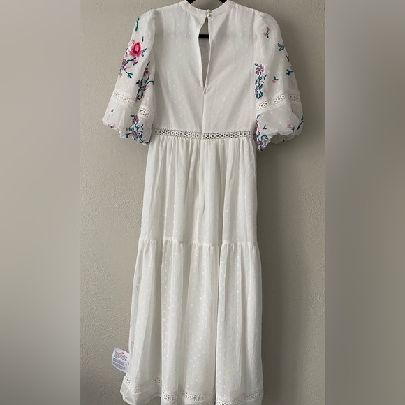 ASOS high neck textured embroidered midi dress in white. New without tag- Size 4 - Picture 2 of 3